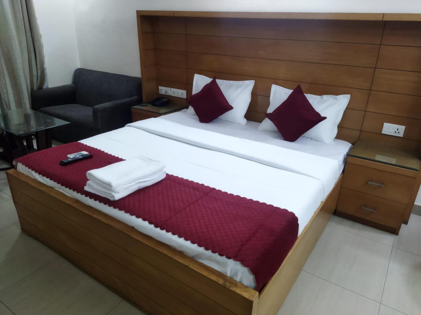 Signature Plaza Hotell New Delhi Exteriör bild